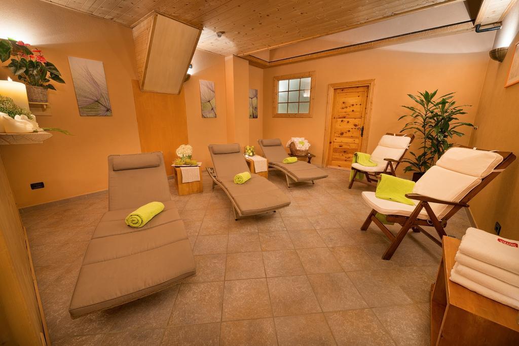 Hotel Astra Livigno Bagian luar foto